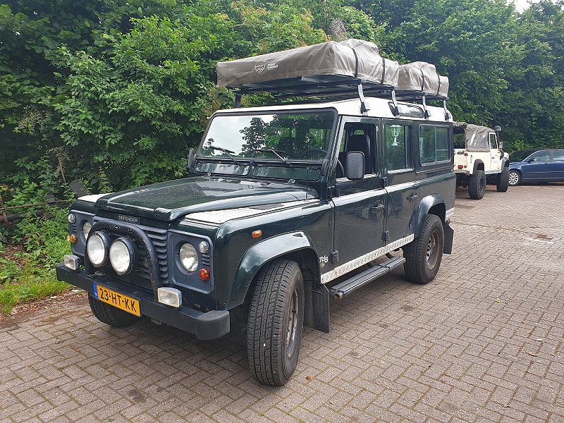 Huur een Land Rover Defender TD5 Stationwagon bij Larorent Land Rover verhuur